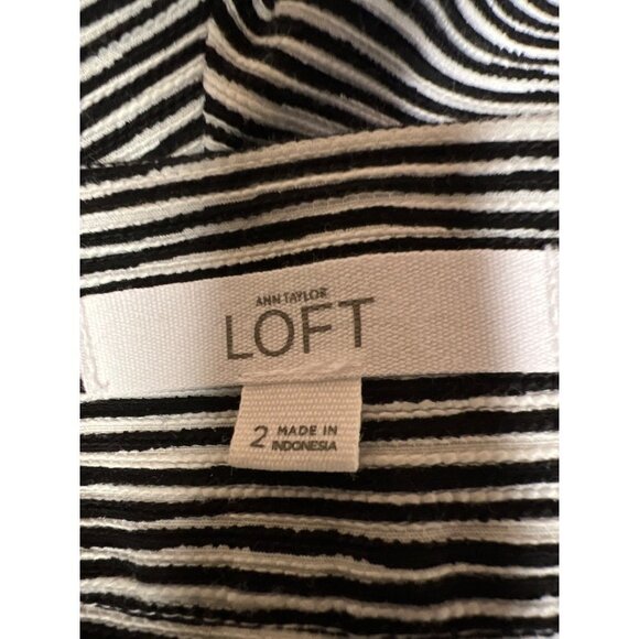 Ann Taylor Loft The Riviera Short Button Detail Blue Stripe Shorts Women's 2 - Picture 6 of 10